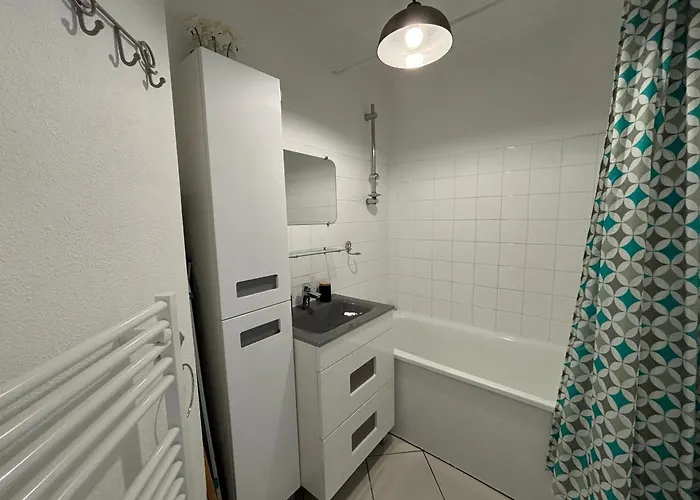 Lumineux Au Port De Plaisance Des Sables-d'olonne Avec Balcon Et Equipements Modernes - Fr-1-197-602 *